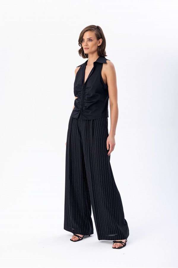 Önü Büzgülü Kolsuz Gömlek Siyah Önü Büzgülü Kolsuz Gömlek Siyah