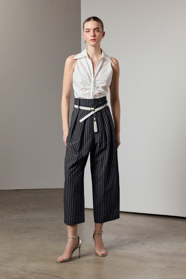 Önü Büzgülü Kolsuz Gömlek Ekru Önü Büzgülü Kolsuz Gömlek Ekru