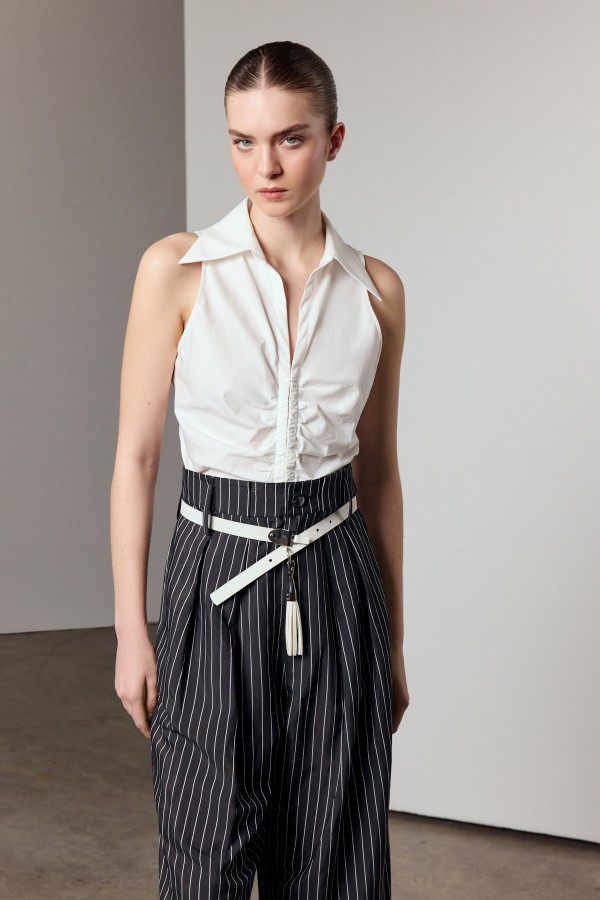 Önü Büzgülü Kolsuz Gömlek Ekru Önü Büzgülü Kolsuz Gömlek Ekru