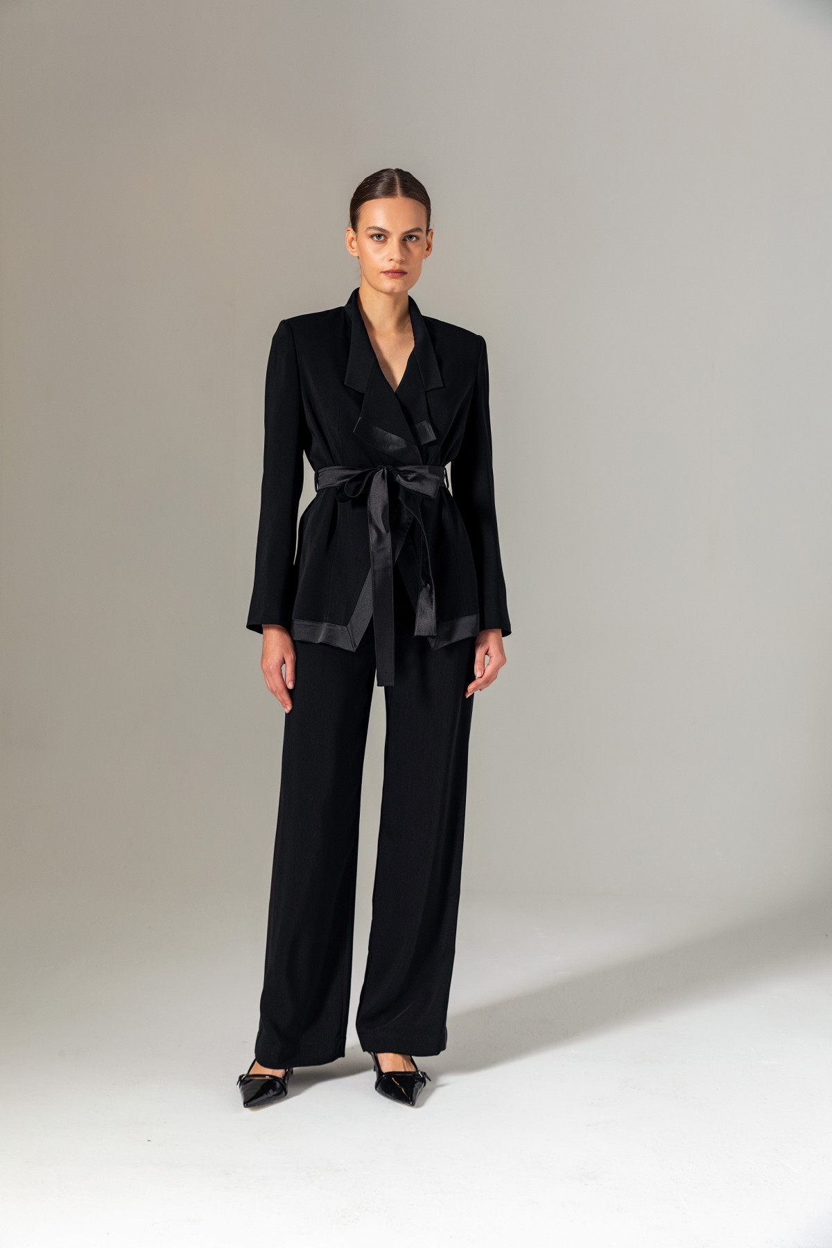 Saten Detaylı Ceket Siyah