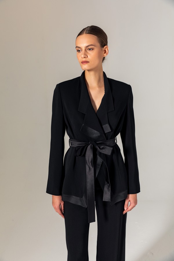 Saten Detaylı Ceket Siyah
