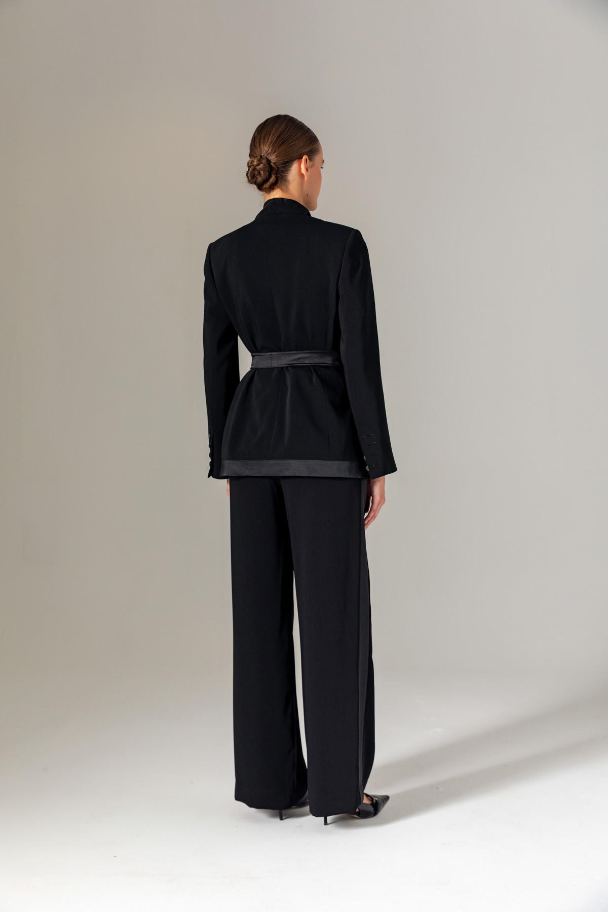 Saten Detaylı Ceket Siyah