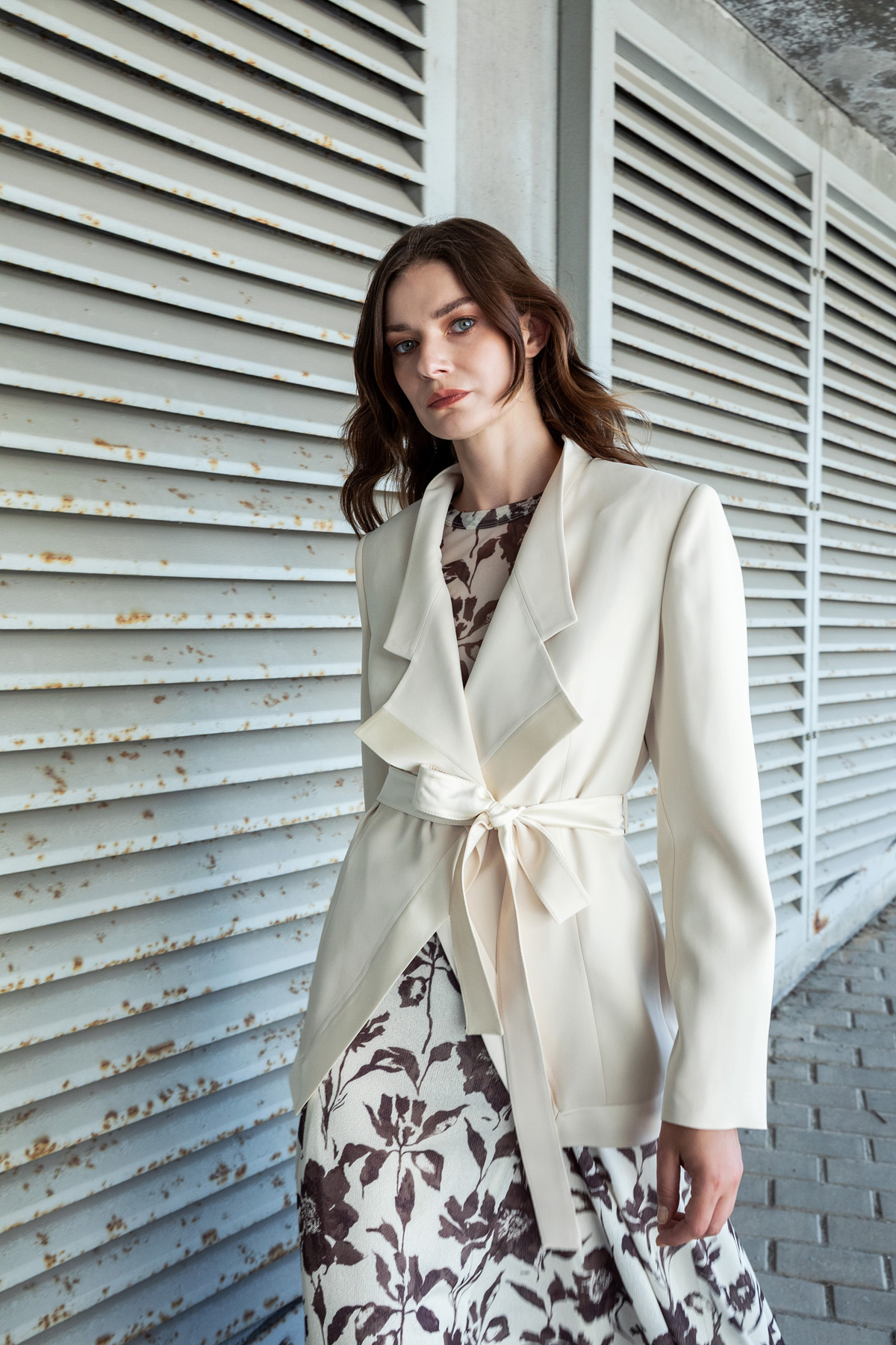 Saten Detaylı Ceket Krem