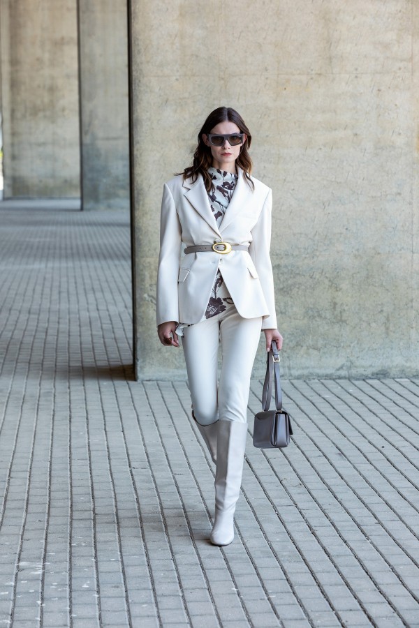 Bele Oturan Mono Blazer Ceket Ekru Bele Oturan Mono Blazer Ceket Ekru