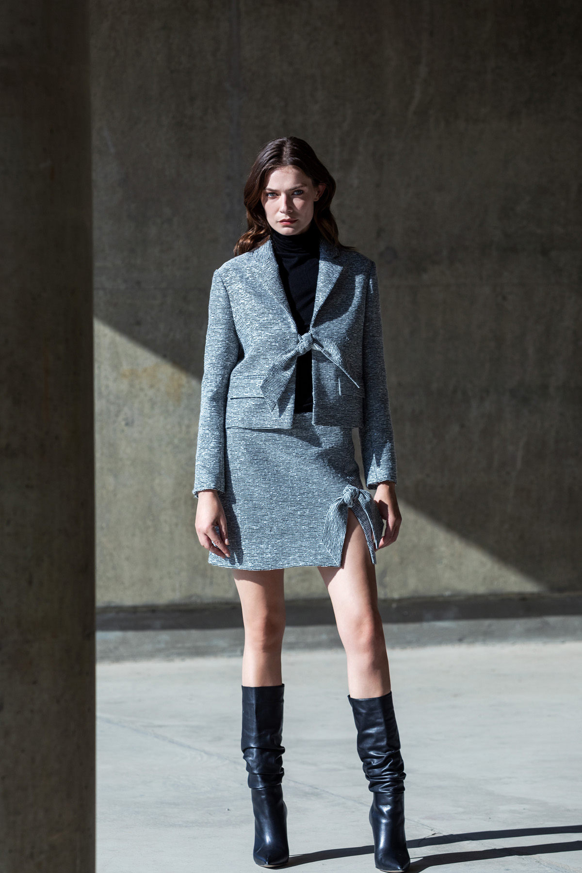 Önden Bağlamalı Dokulu Crop Ceket Siyah