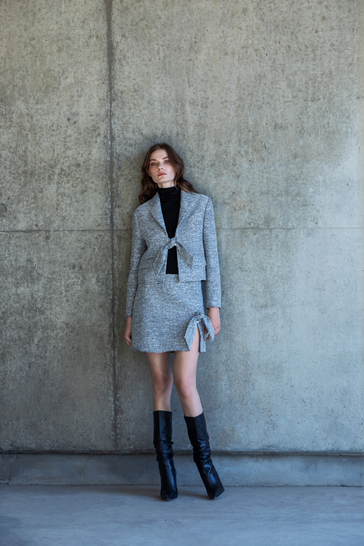 Önden Bağlamalı Dokulu Crop Ceket Siyah