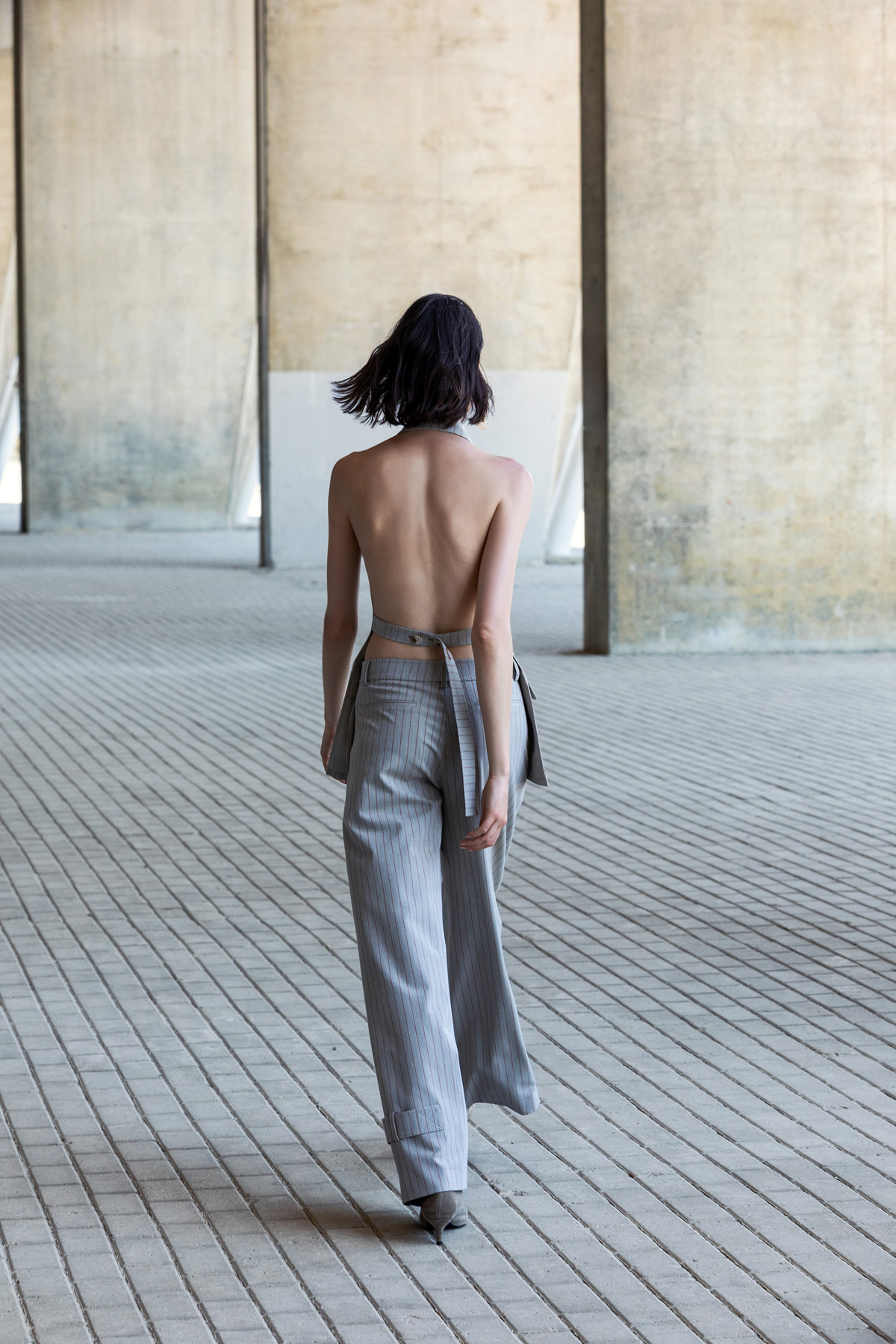 Arkası Açık Çizgili Yelek Vizon