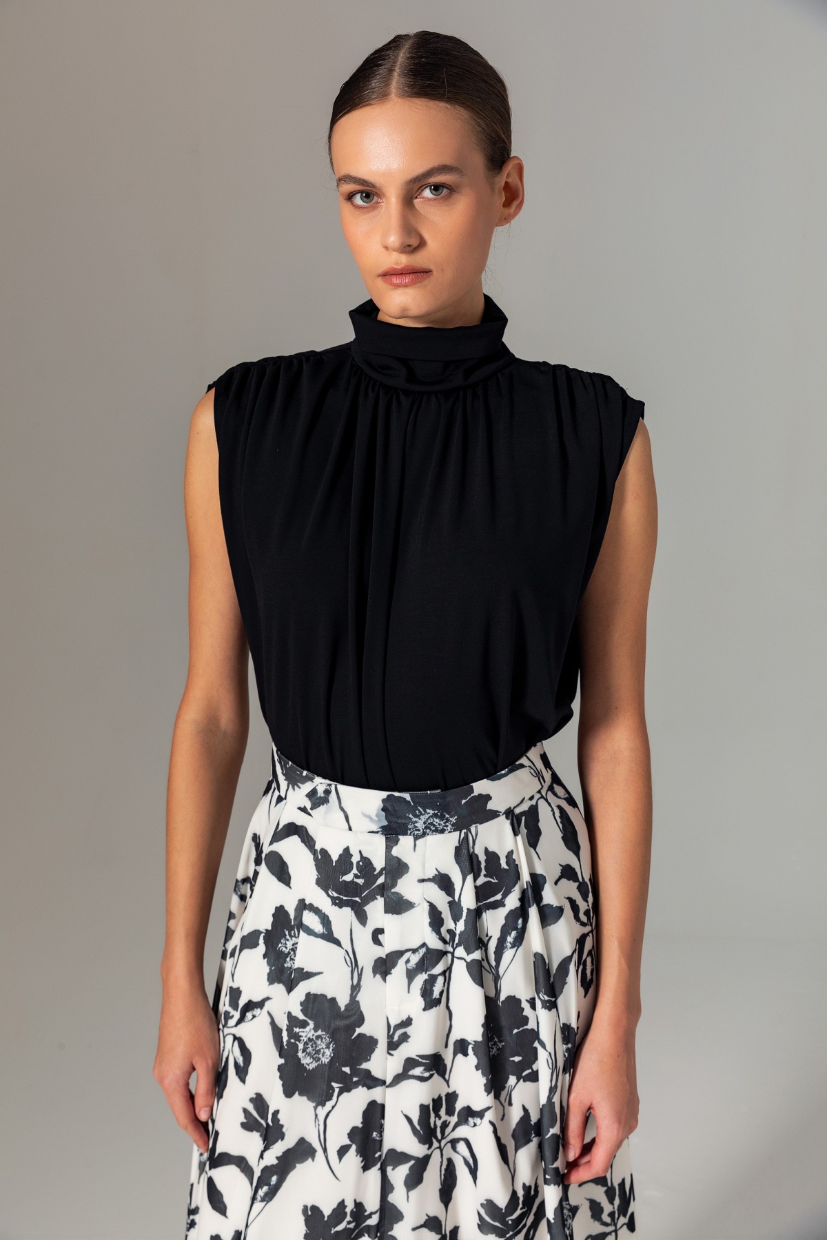 Yüksek Yaka Örme Bluz Siyah