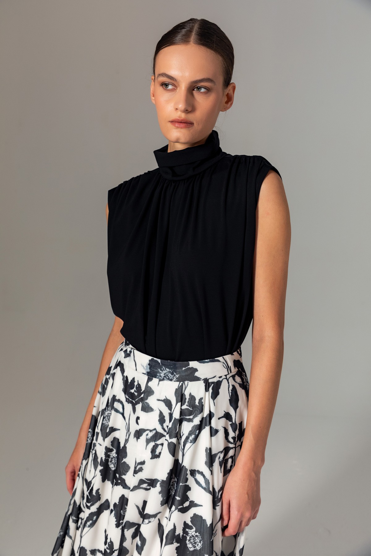 Yüksek Yaka Örme Bluz Siyah