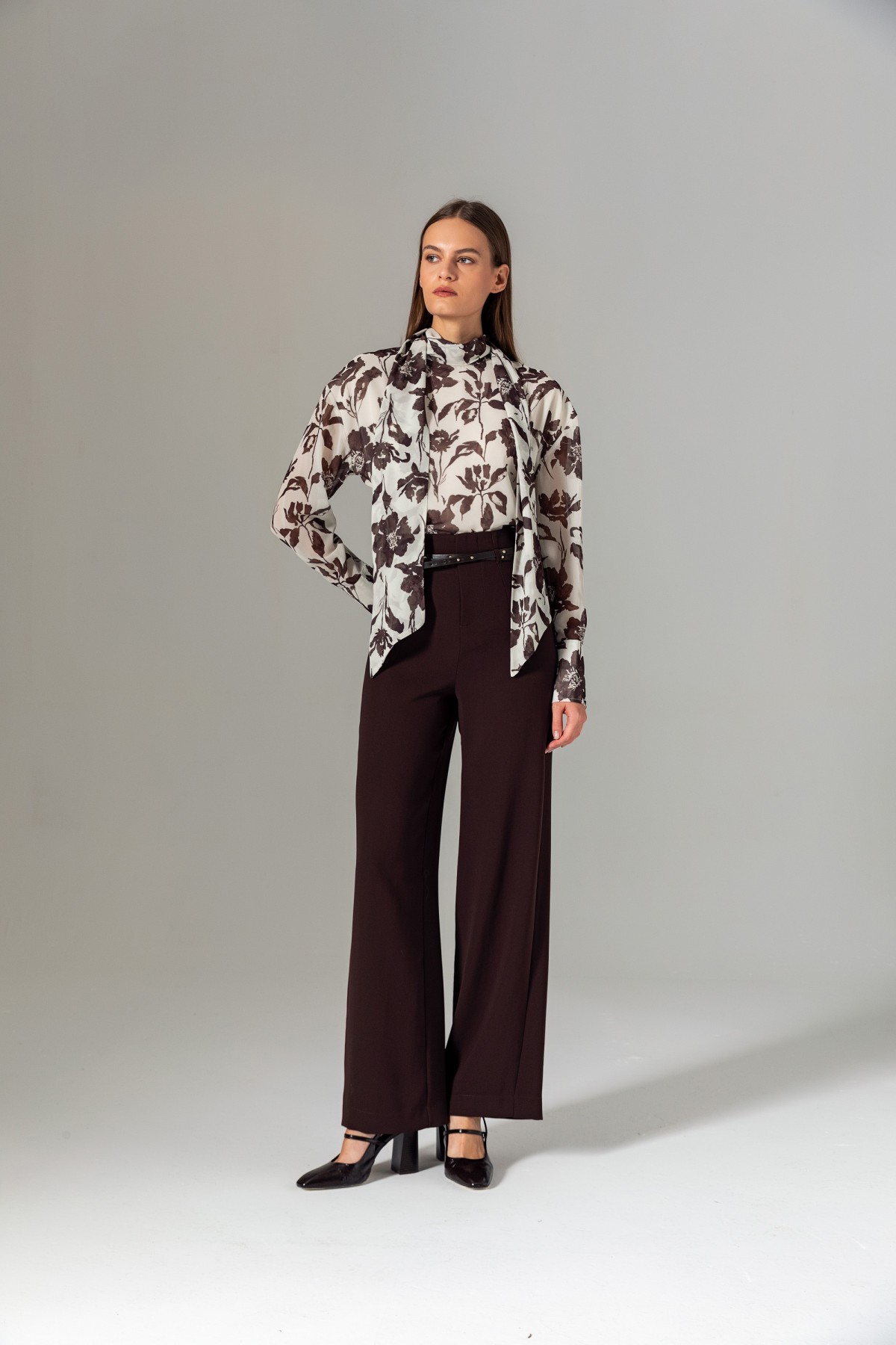 Şal Yaka Desenli Bluz Kahve