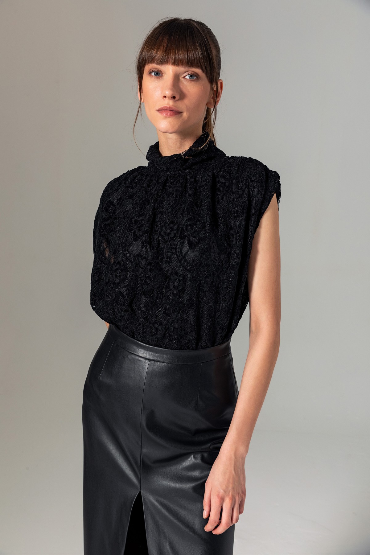 Yüksek Yaka Dantel Bluz Siyah