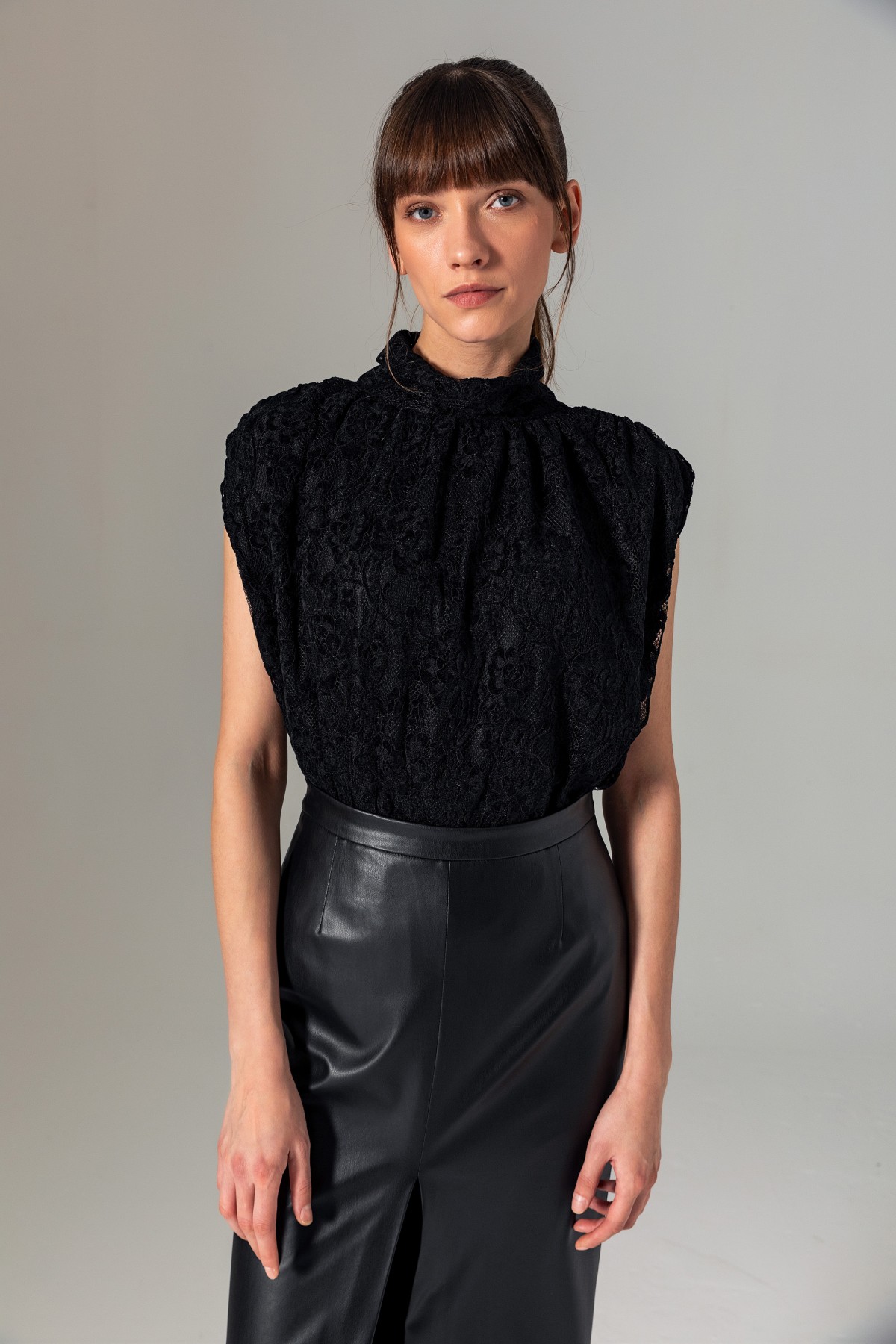 Yüksek Yaka Dantel Bluz Siyah