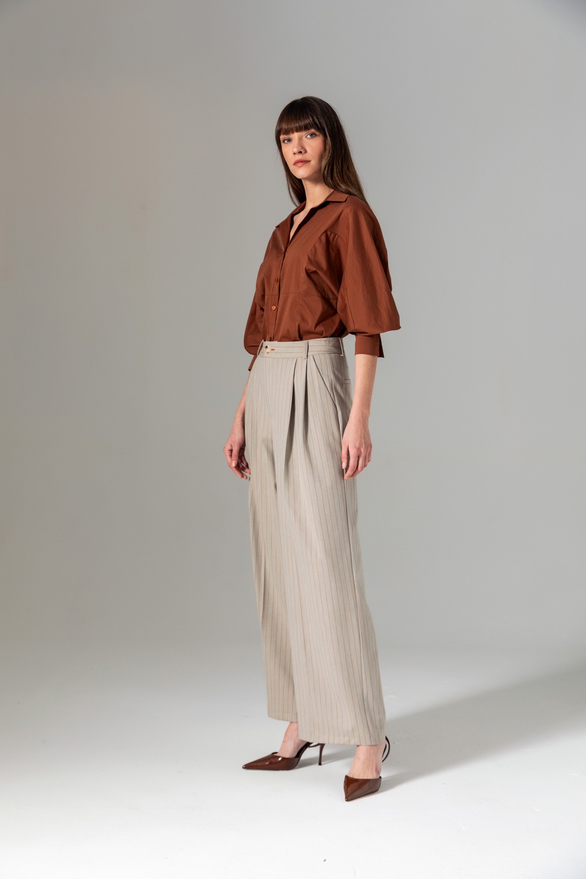 Bele Oturan Gömlek Ki̇remi̇t