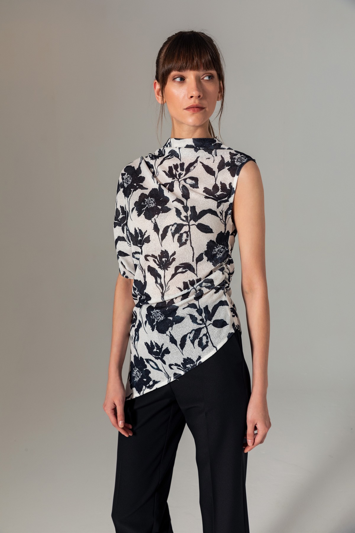 Desenli Asimetrik Bluz Siyah