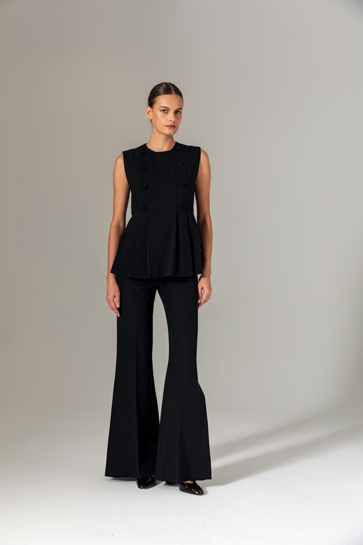 Sıfır Yaka Kolsuz Pileli Bluz Siyah