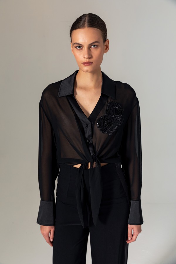 İşlemeli Önü Bağcıklı Bluz Siyah