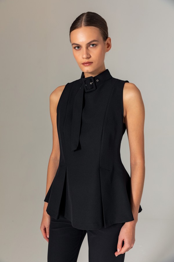 Yakası Kemer Detaylı Bluz Siyah