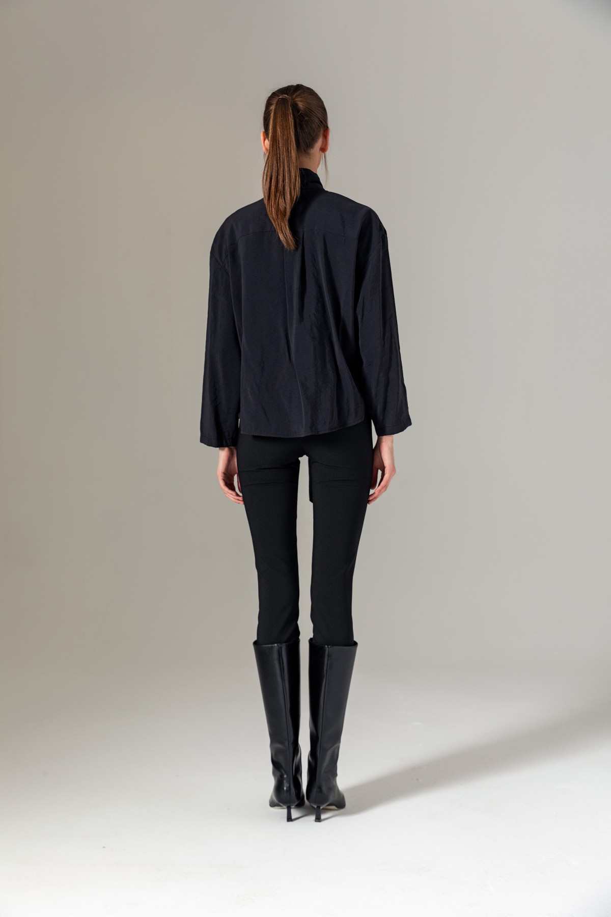 Yakası Bağlamalı Kruvaze Bluz Siyah