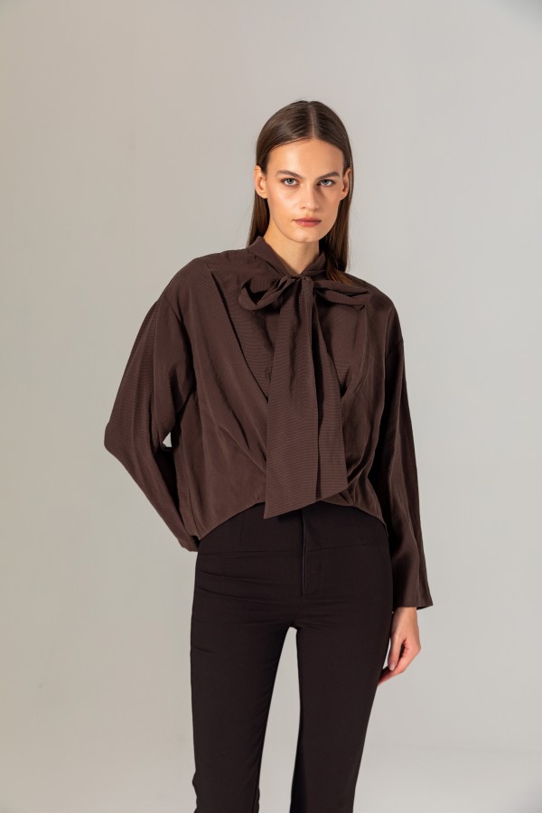 Yakası Bağlamalı Kruvaze Bluz Kahve