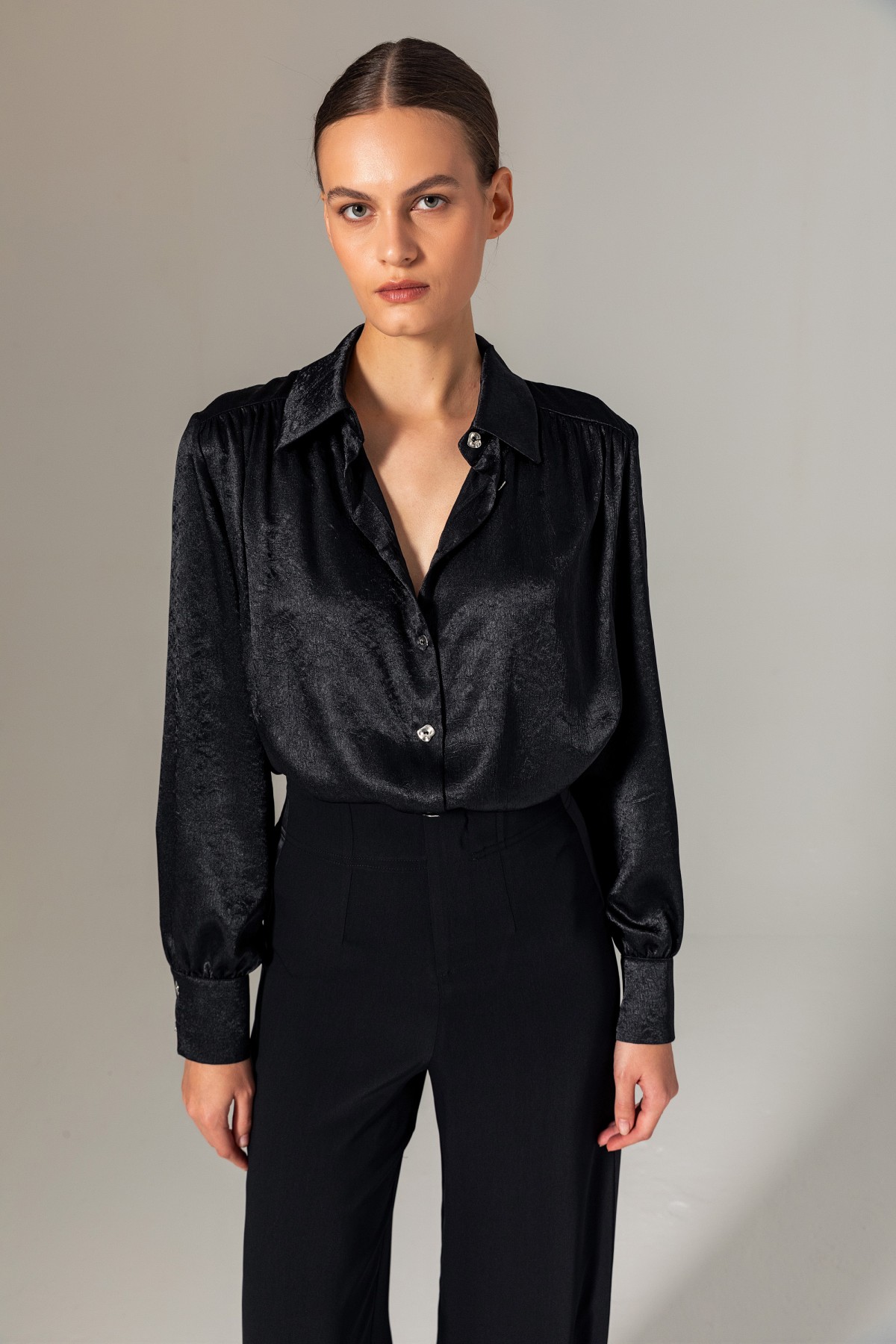 Metal Düğmeli Gömlek Siyah