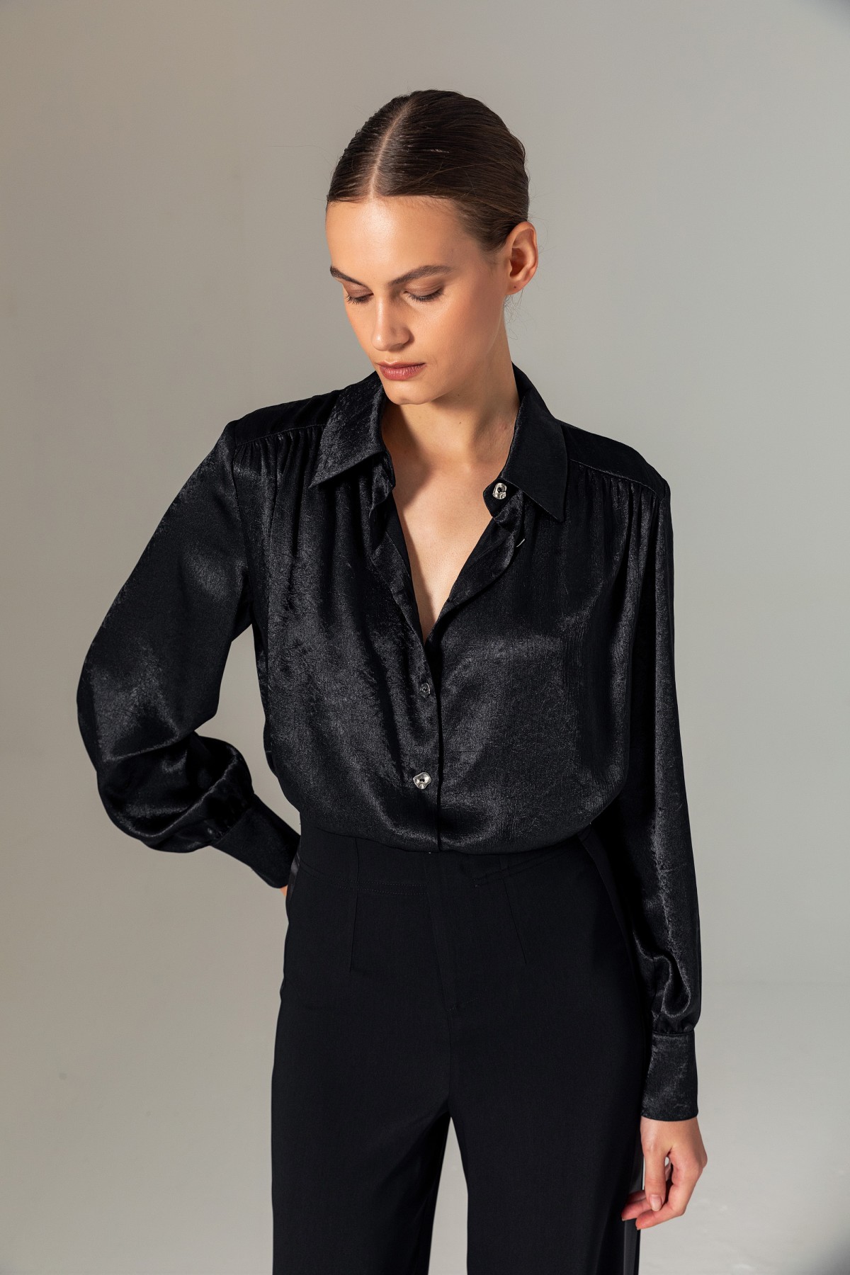Metal Düğmeli Gömlek Siyah