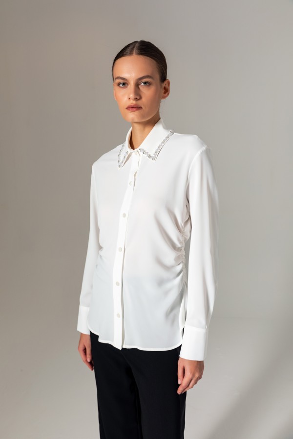 Yakası İşlemeli Gömlek Ekru Yakası İşlemeli Gömlek Ekru