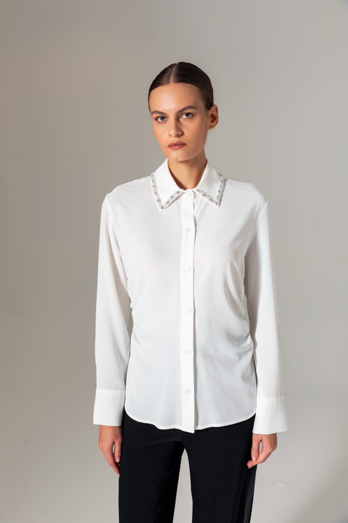 Yakası İşlemeli Gömlek Ekru