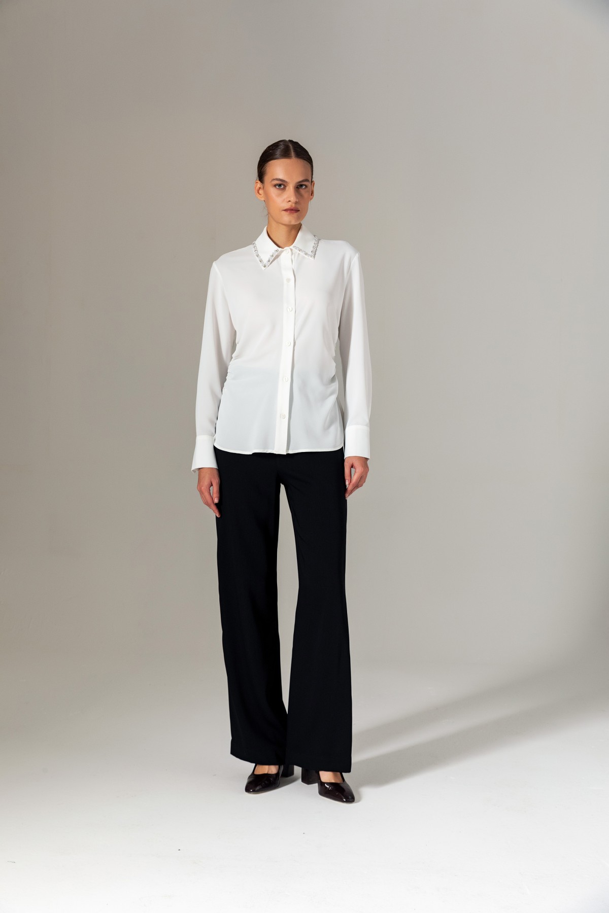 Yakası İşlemeli Gömlek Ekru