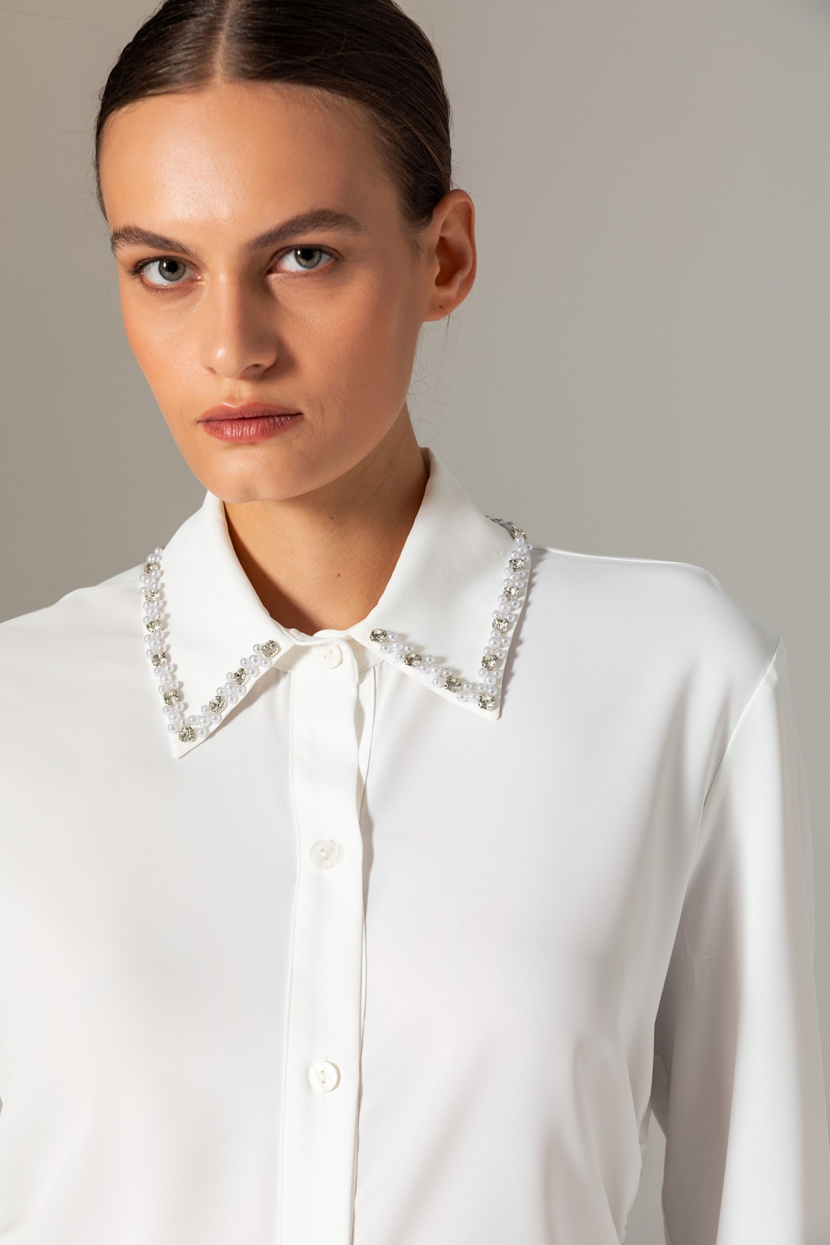 Yakası İşlemeli Gömlek Ekru