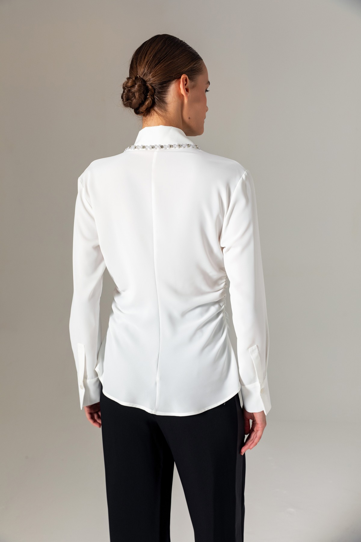 Yakası İşlemeli Gömlek Ekru