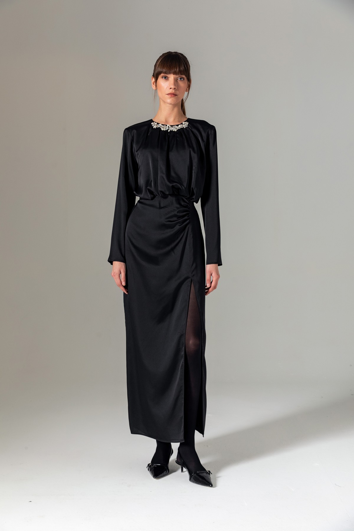 Yakası İşlemeli Uzun Kol Elbise Siyah