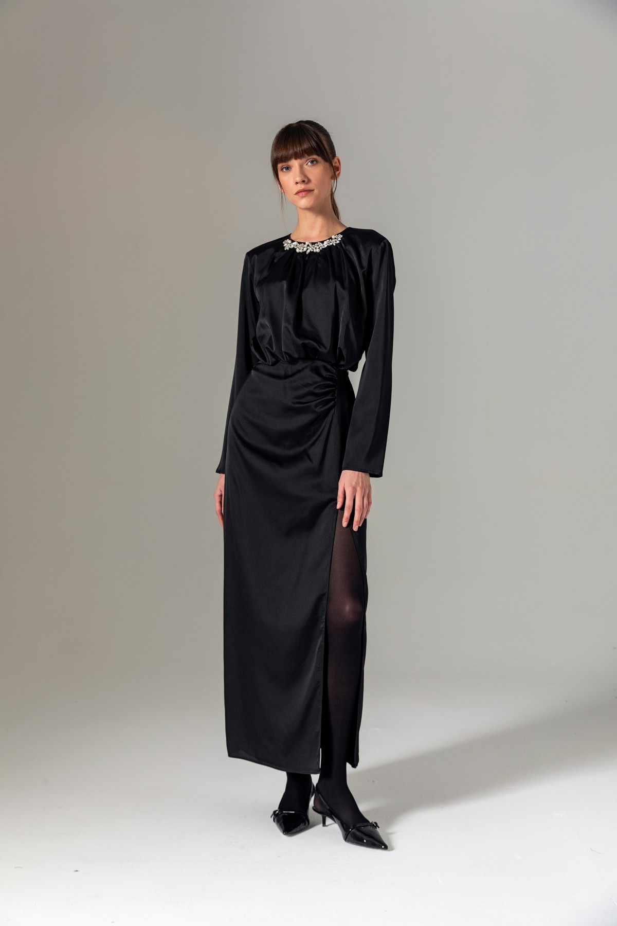 Yakası İşlemeli Uzun Kol Elbise Siyah