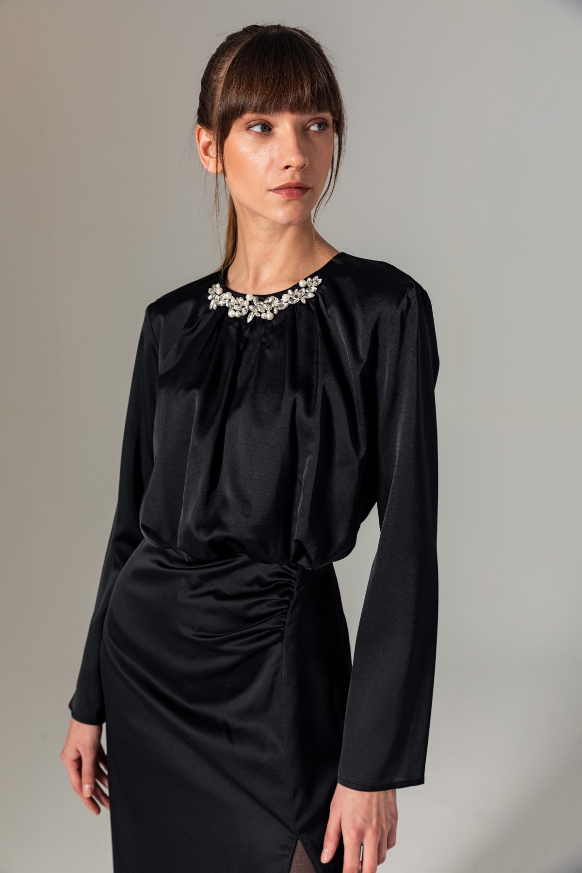 Yakası İşlemeli Uzun Kol Elbise Siyah