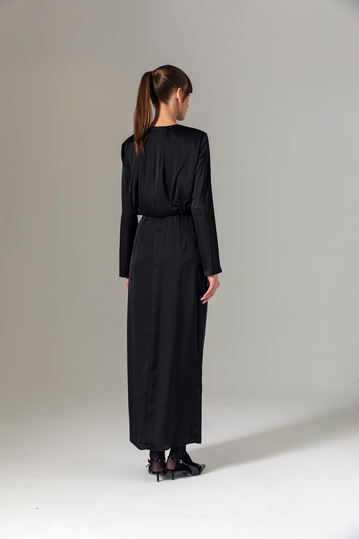 Yakası İşlemeli Uzun Kol Elbise Siyah