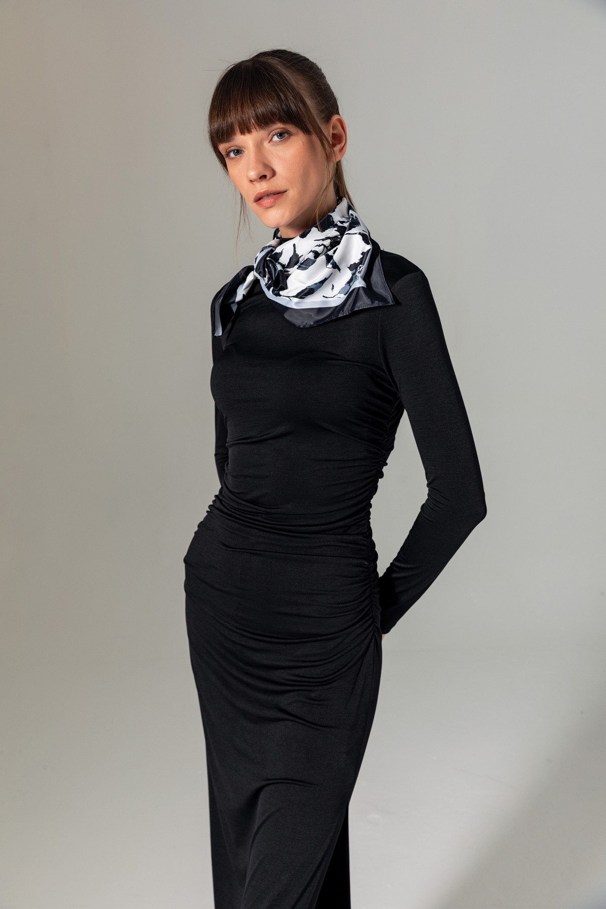 Şal Aksesuarlı Örme Elbise Siyah