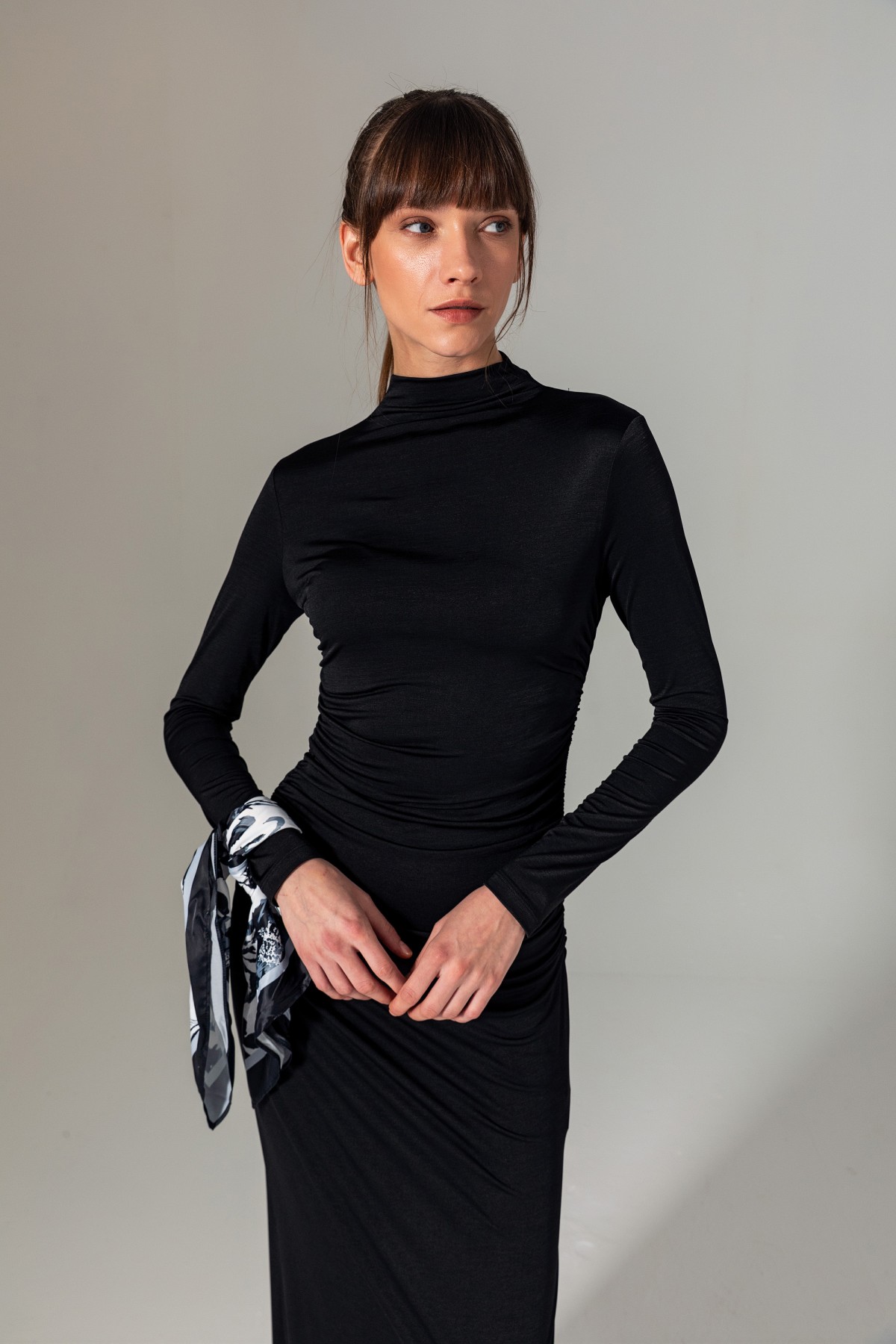 Şal Aksesuarlı Örme Elbise Siyah