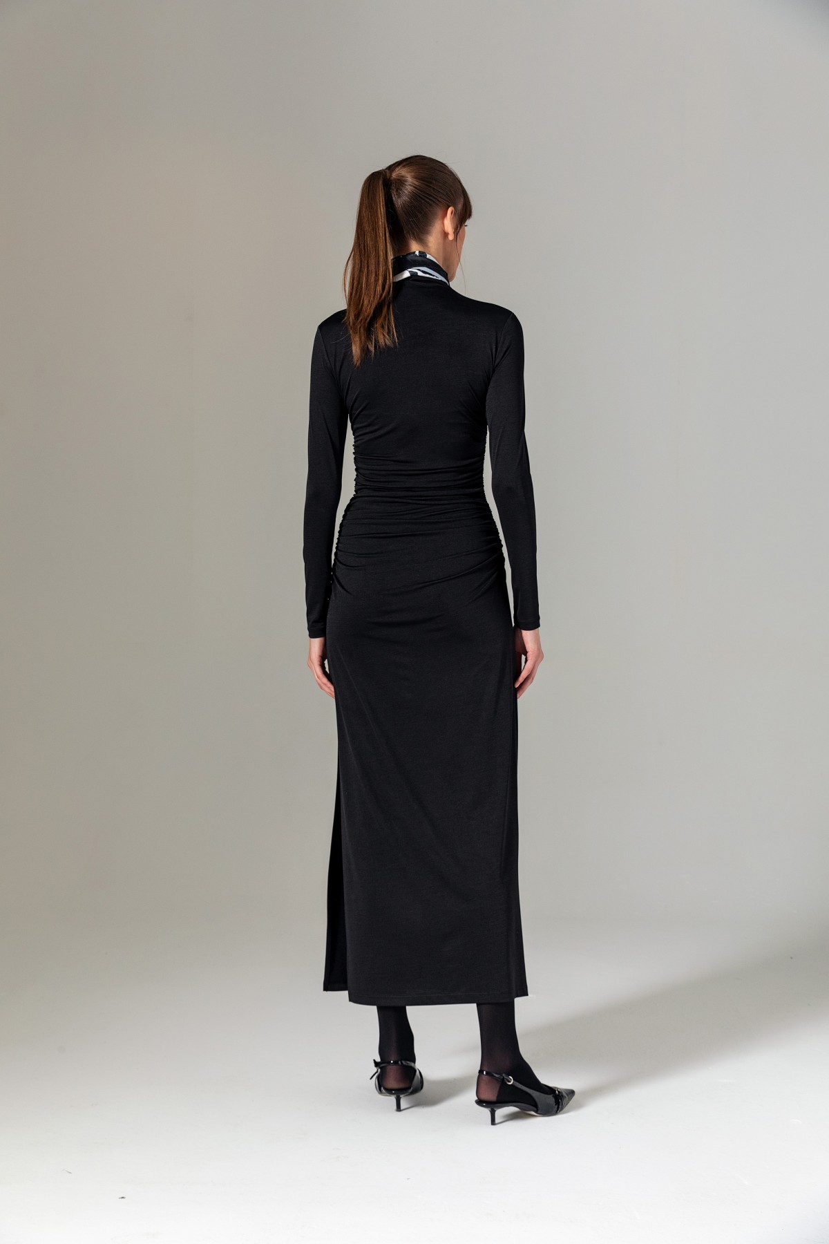 Şal Aksesuarlı Örme Elbise Siyah