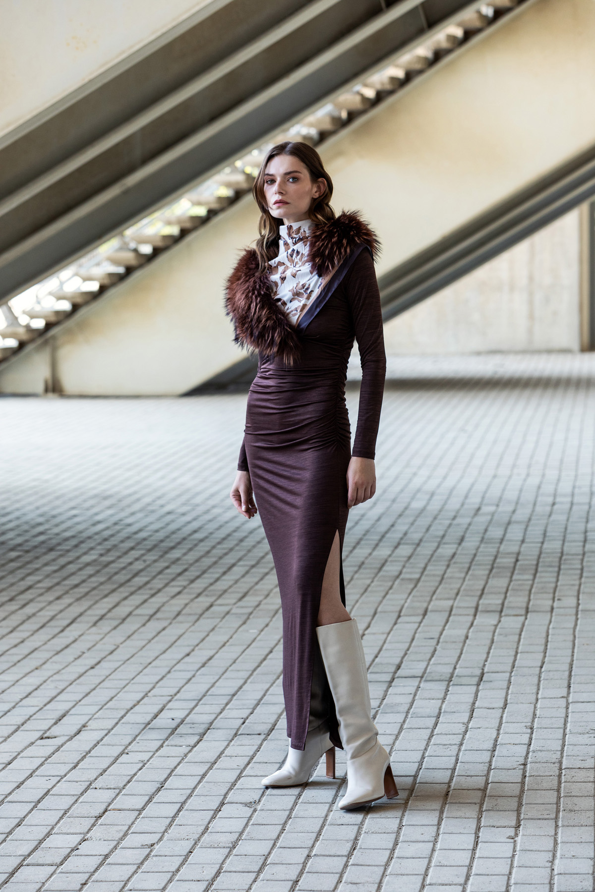 Şal Aksesuarlı Örme Elbise Kahve