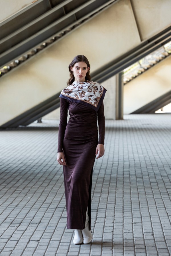 Şal Aksesuarlı Örme Elbise Kahve