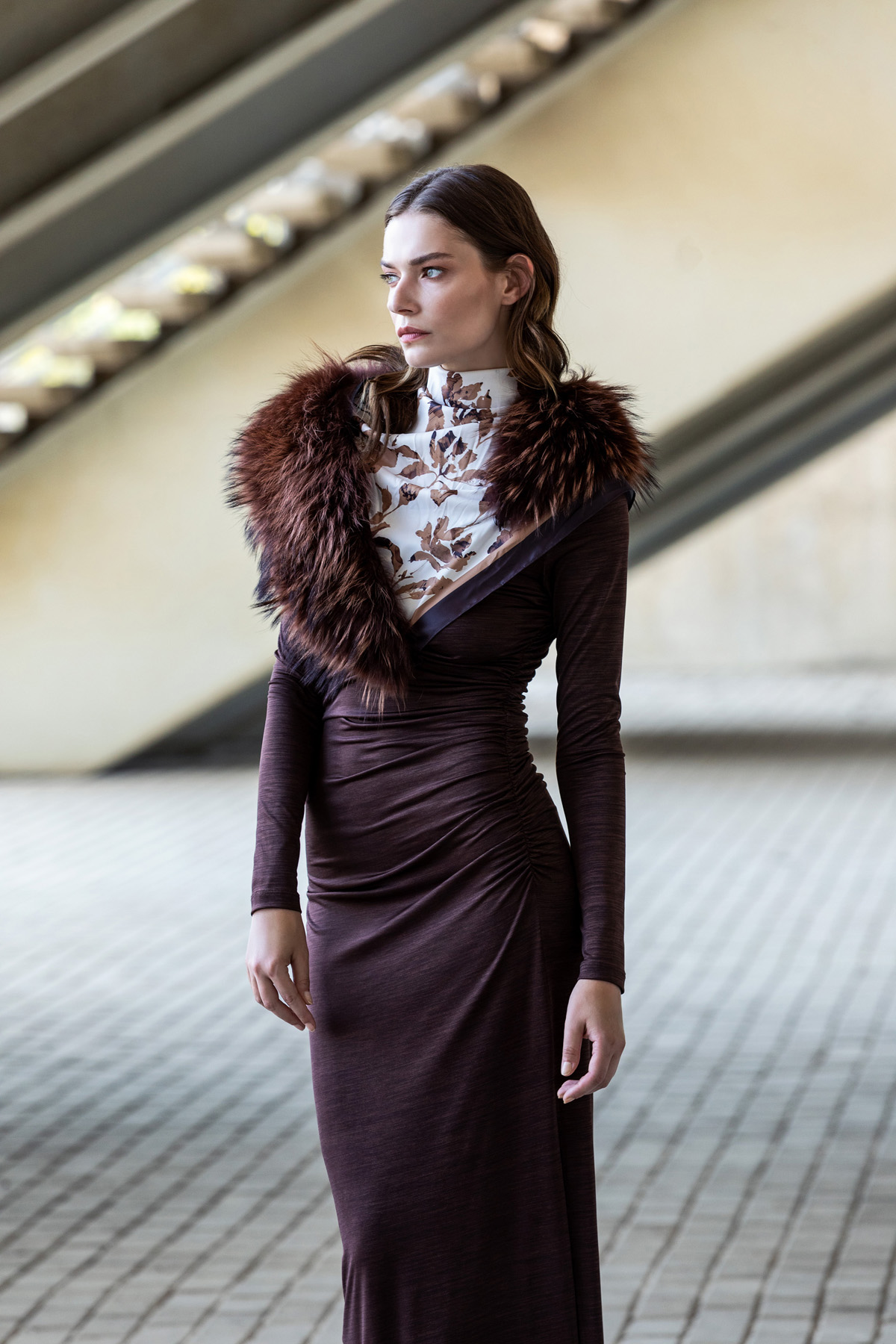 Şal Aksesuarlı Örme Elbise Kahve