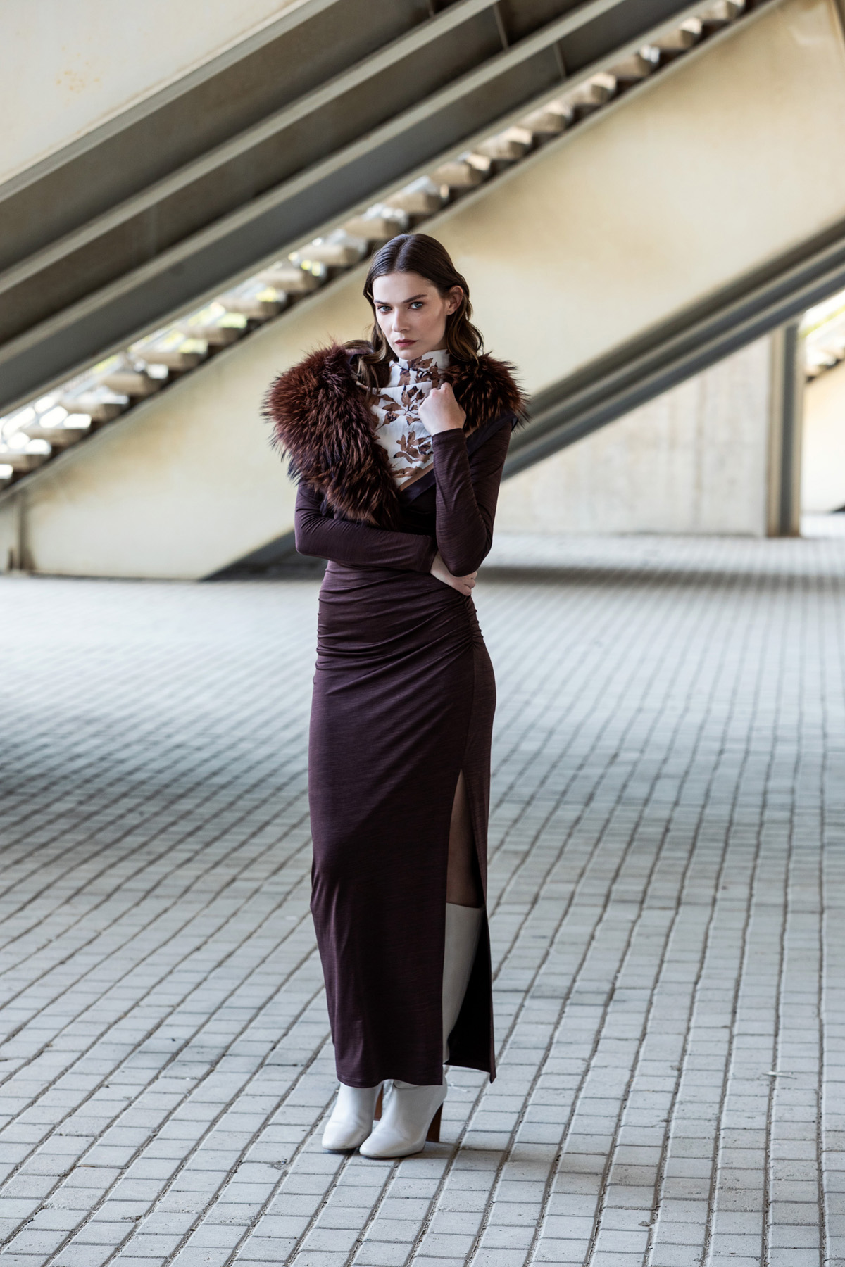 Şal Aksesuarlı Örme Elbise Kahve