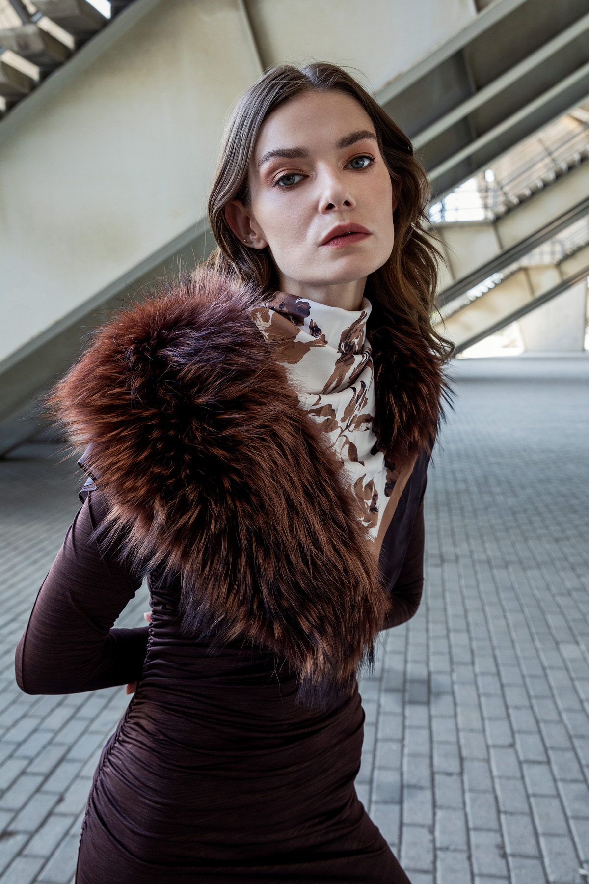 Şal Aksesuarlı Örme Elbise Kahve