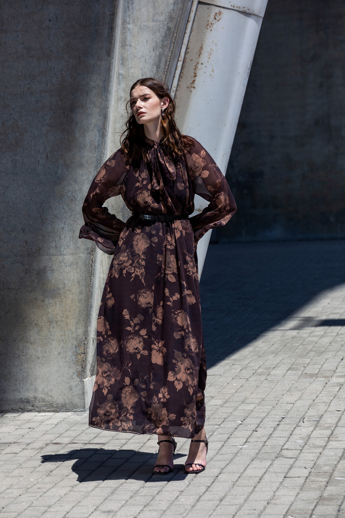 Desenli Şal Yaka Uzun Elbise Kahve