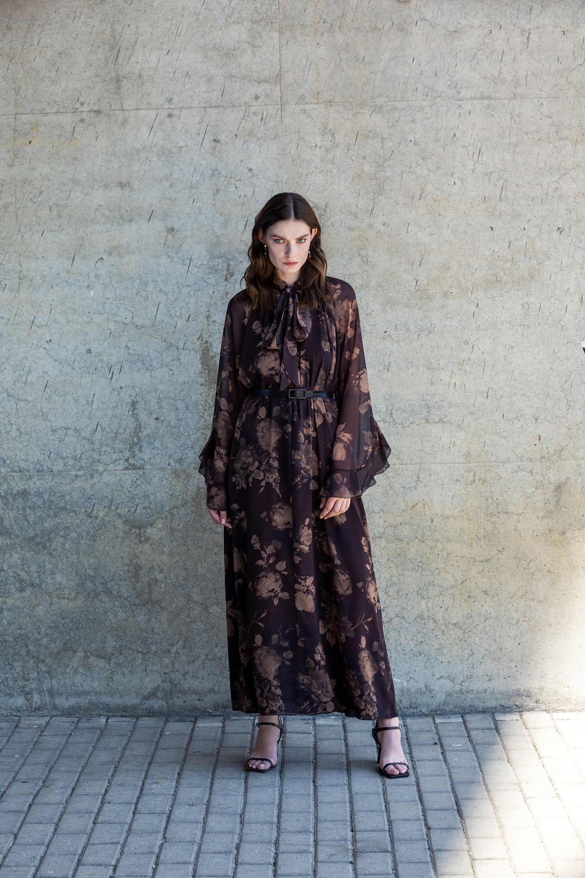 Desenli Şal Yaka Uzun Elbise Kahve