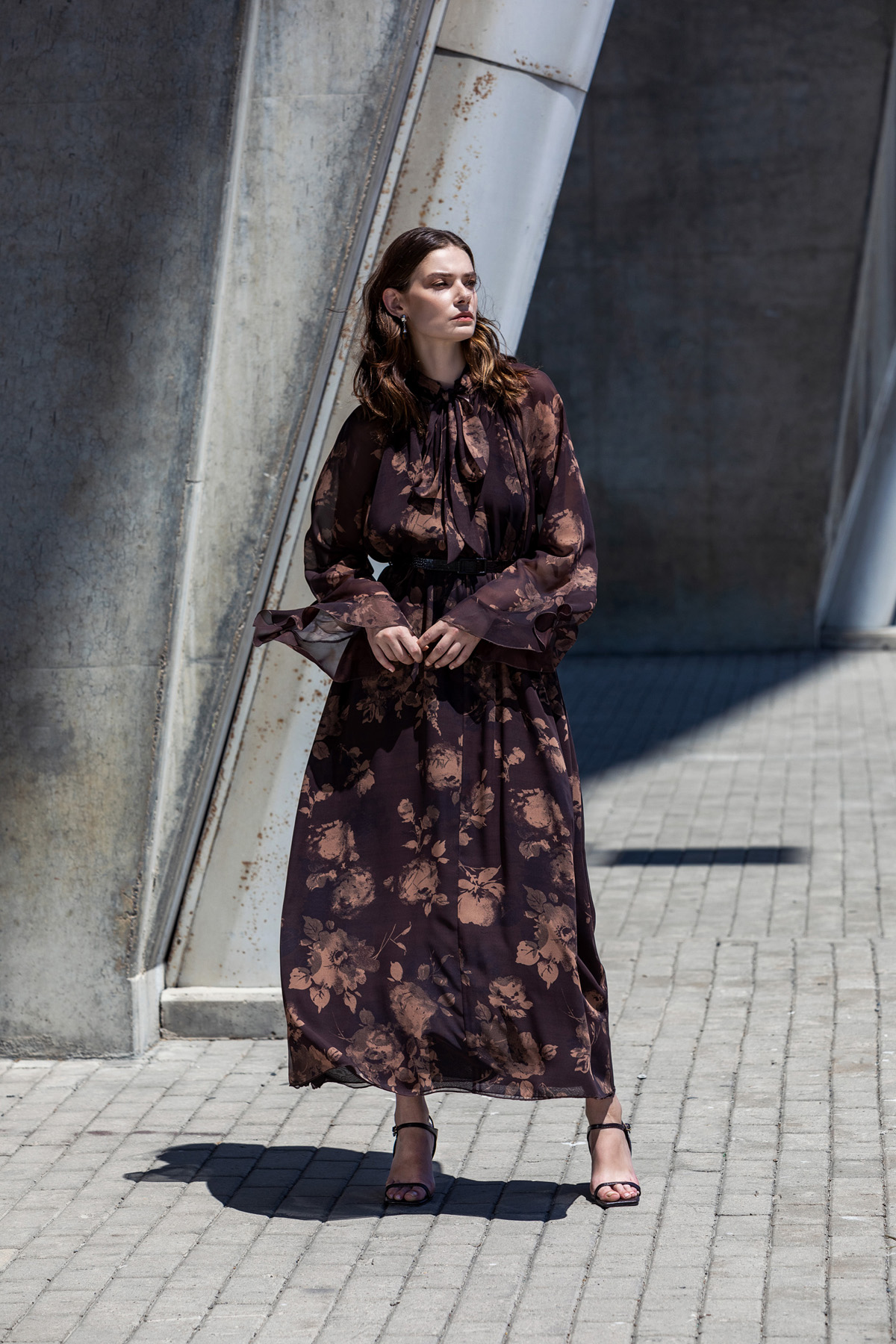 Desenli Şal Yaka Uzun Elbise Kahve