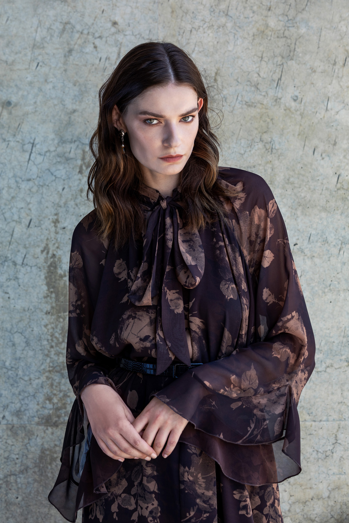 Desenli Şal Yaka Uzun Elbise Kahve