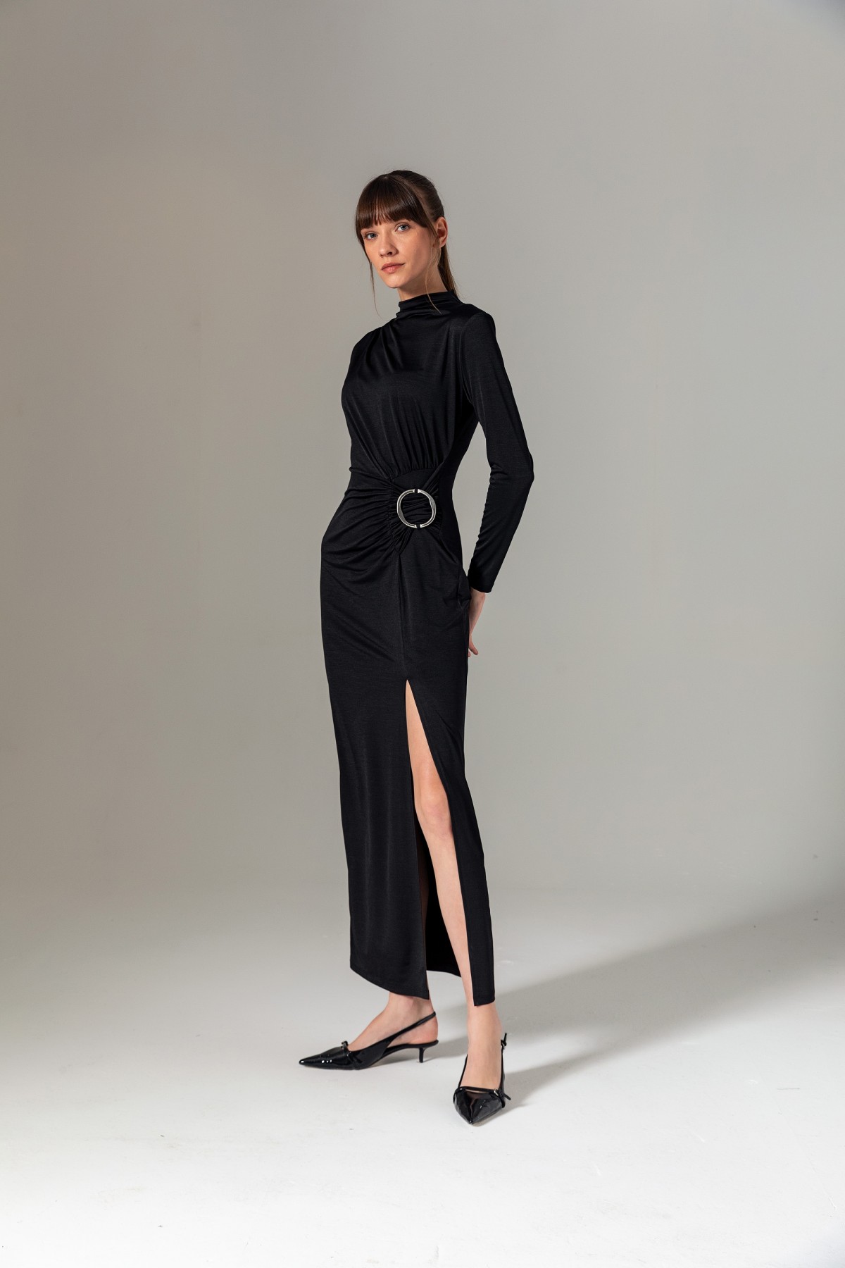 Metal Tokalı Uzun Örme Elbise Siyah