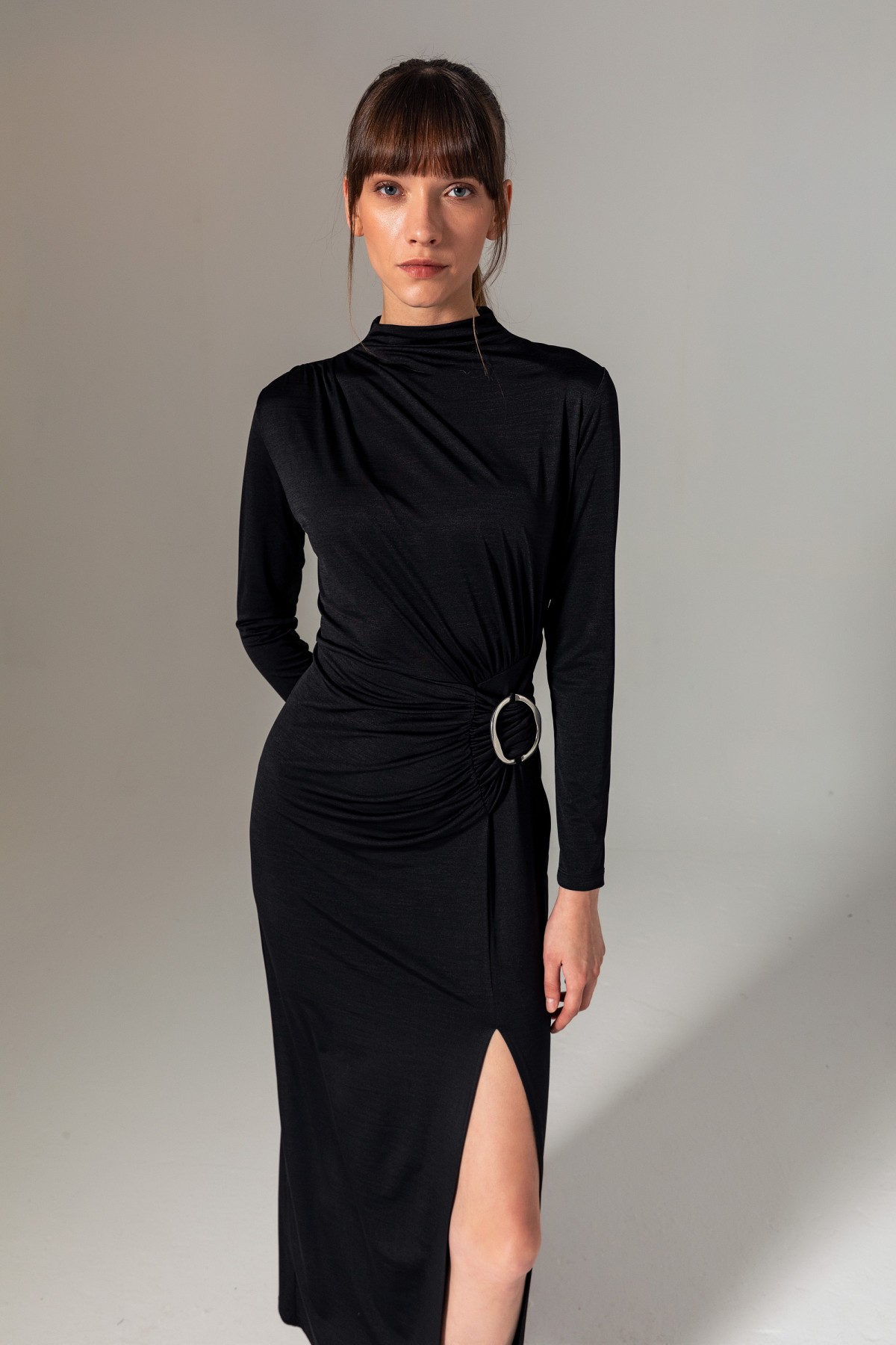 Metal Tokalı Uzun Örme Elbise Siyah