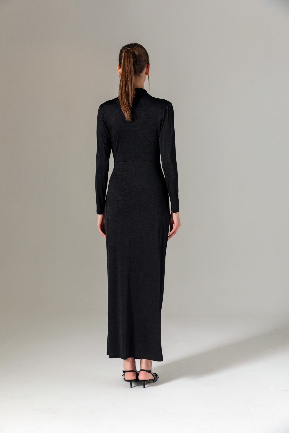 Metal Tokalı Uzun Örme Elbise Siyah