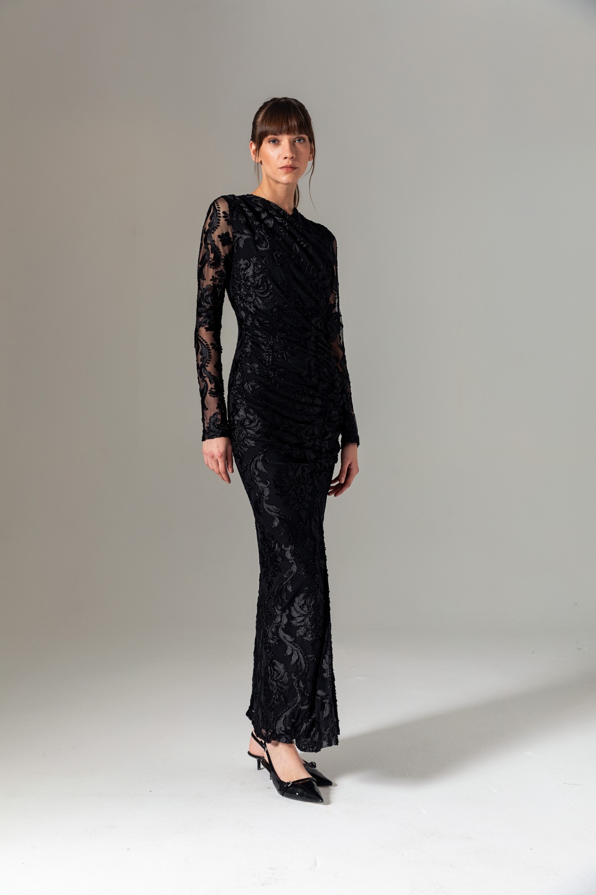  V Yaka Büzgülü Dantel Elbise Siyah